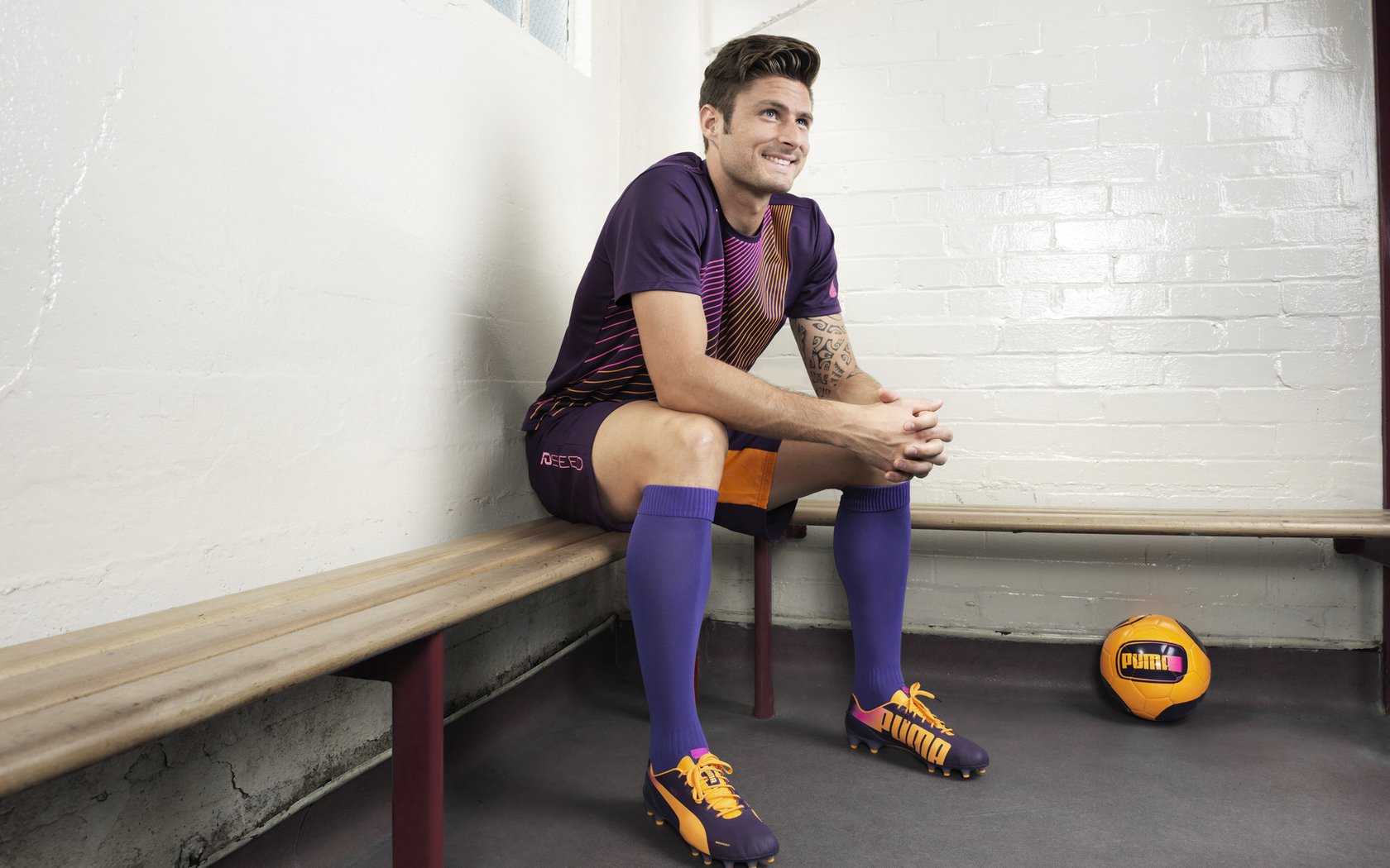 伊朗队前锋苏亚雷斯在巴黎奥运会上表现出色,苏亚雷斯转会巴黎